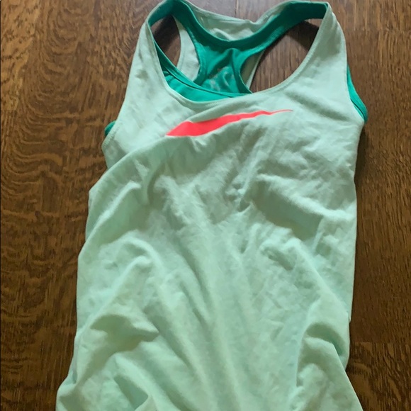 nike dri-fit tank w/ built in sports bra - Picture 1 of 3